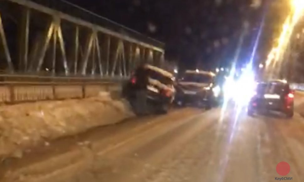 ДТП на Ягринском мосту в Северодвинске привело к дорожной пробке